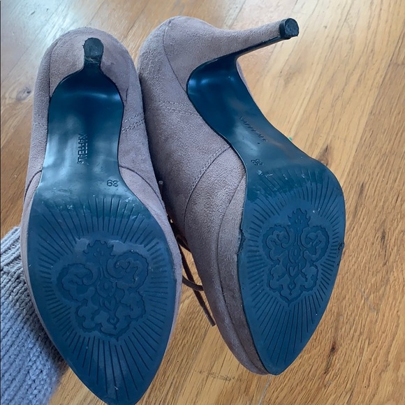 Taupe heel booties sz 8 - Picture 6 of 7